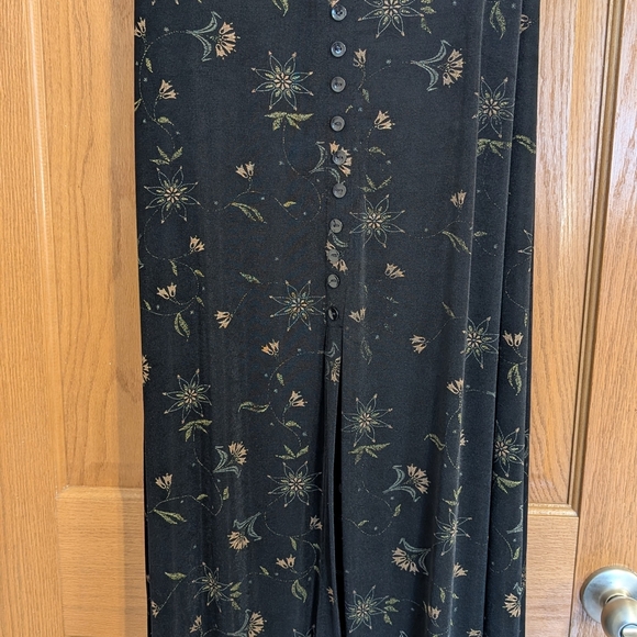 Floral Black Skirt With Button Front Detail - Petite - Picture 3 of 5